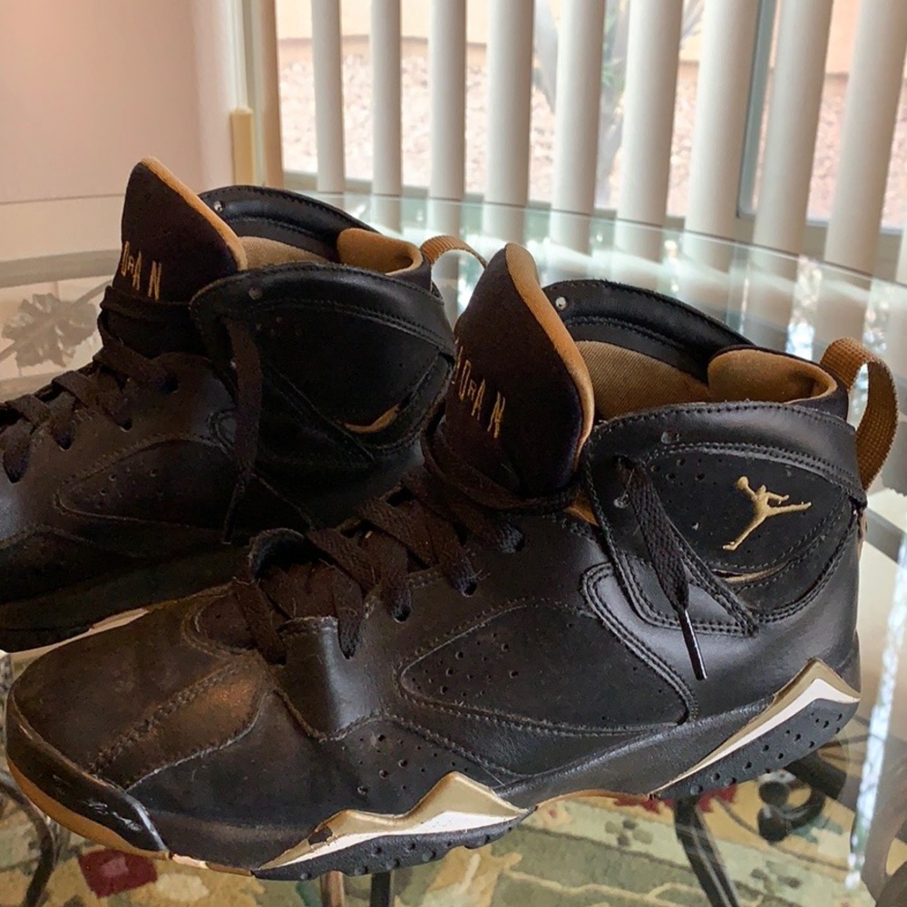 Nike Air Jordan “Golden Moments” 7Y/W 8.5/Men 7.